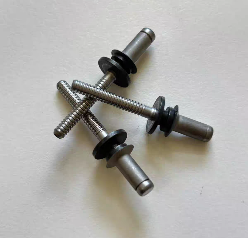 Aerospace titanium rivets